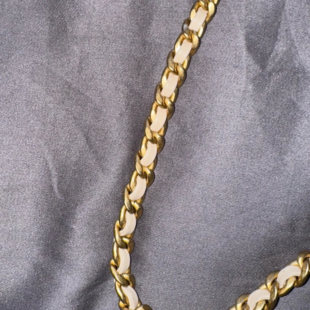 Chanel White Quilted Crossbody Bag with Gold Chain - Picture 10 of 10